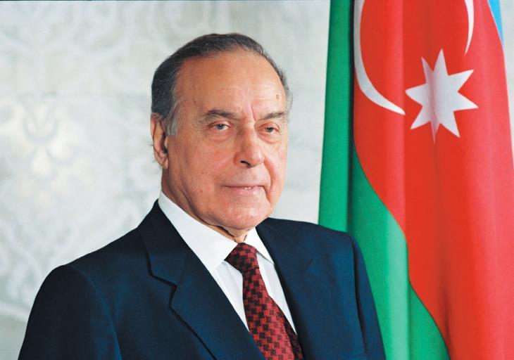 Azerbaycan Cumhuriyeti'nin 3.Cumhurbaşkanı Haydar ALİYEV'i Doğumunun 100.Yıldönümünde Saygı Minnet ve Rahmetle Anıyoruz....
